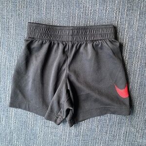 Nike short size 2T